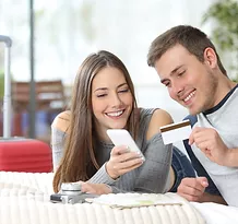 отдаване на имот под наем с краткосрочно управление на млада двойка туристи с помощта на Flat Manager